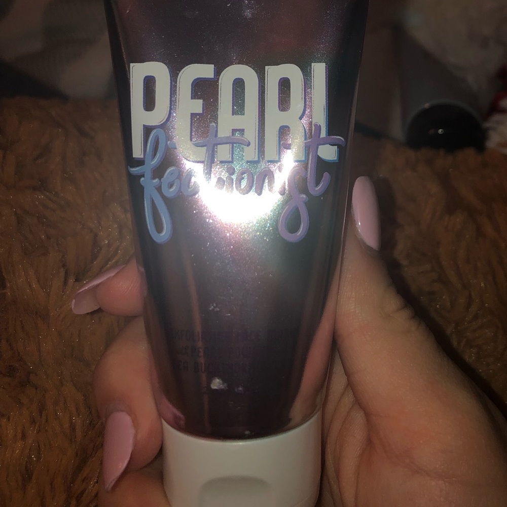 🎐Perfectly Posh Pearl Fectionist Face Mask🎐